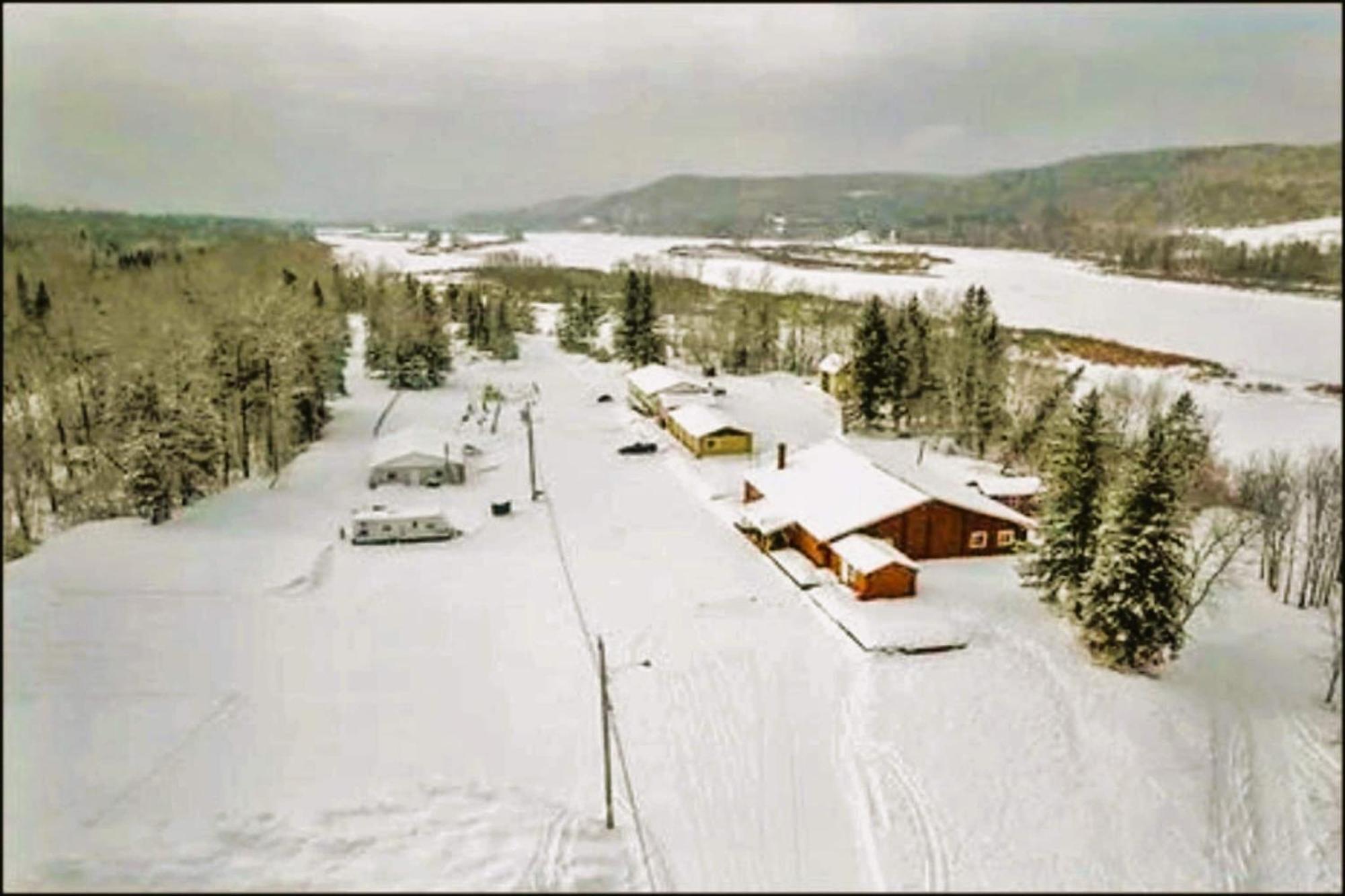 Love Hotels St John River By Oyo At Fort Kent Me Saint John Plantation Exterior photo