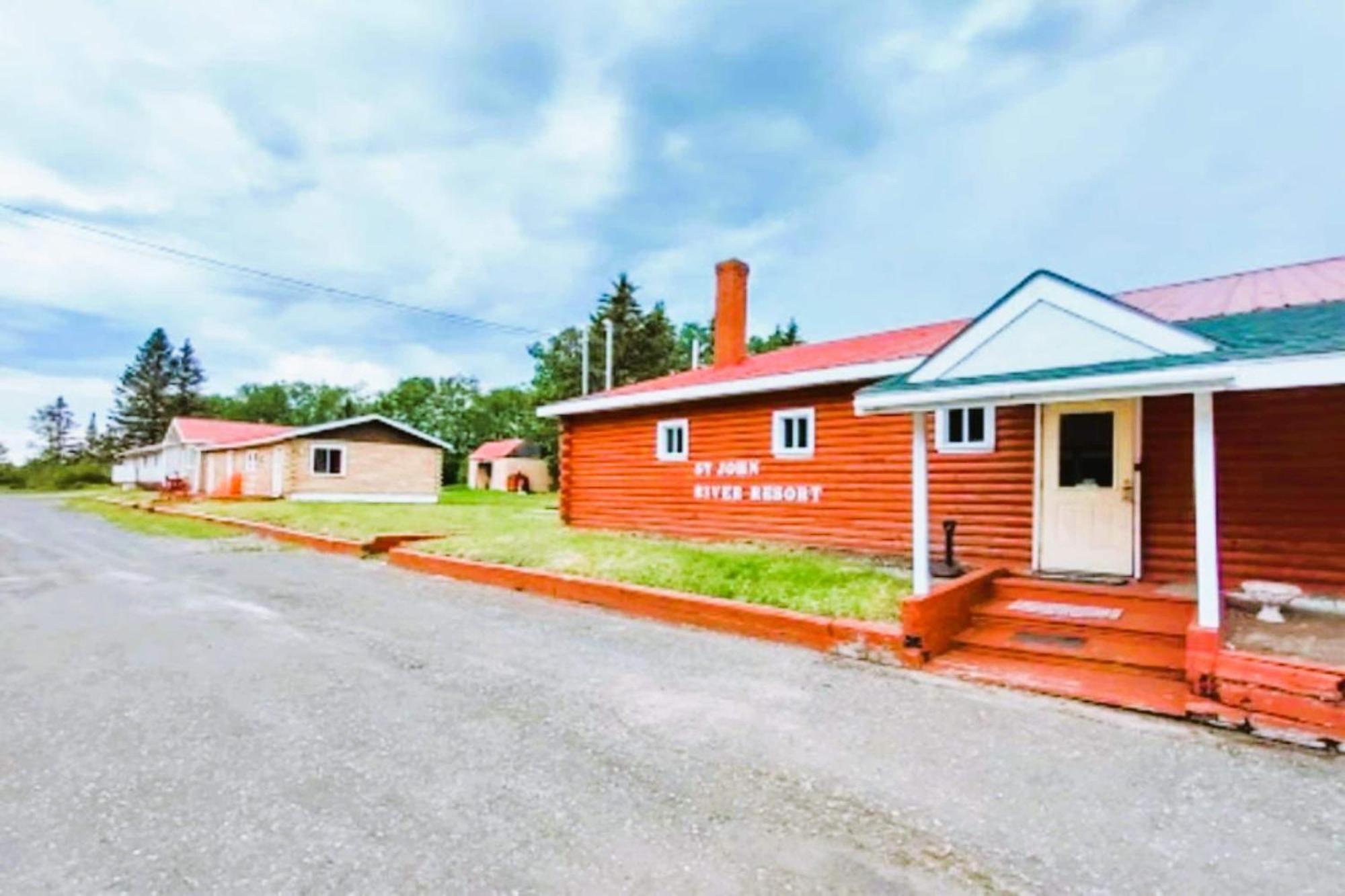 Love Hotels St John River By Oyo At Fort Kent Me Saint John Plantation Exterior photo